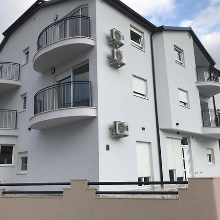 Orhidea Apartment Медулин Екстериор снимка