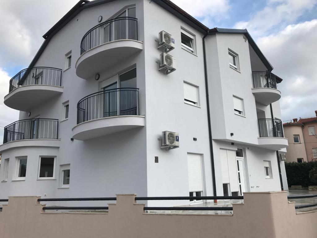 Orhidea Apartment Медулин Екстериор снимка